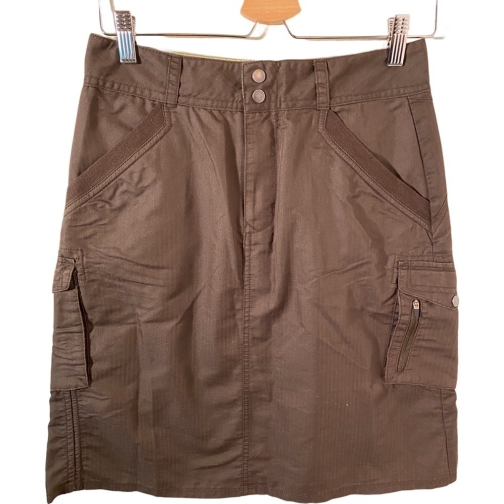 REI chocolate brown skirt. Size 6. Lots of pockets! Cute and functional!